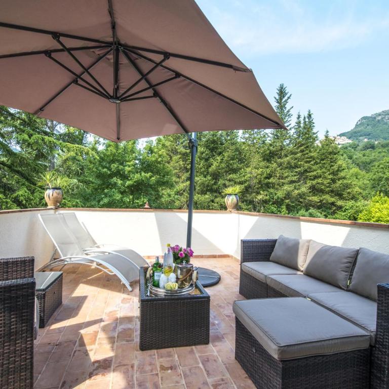 Spacious villa in Tourrettes-sur-Loup with Private Lake access Sleep 16 - Villa - 10