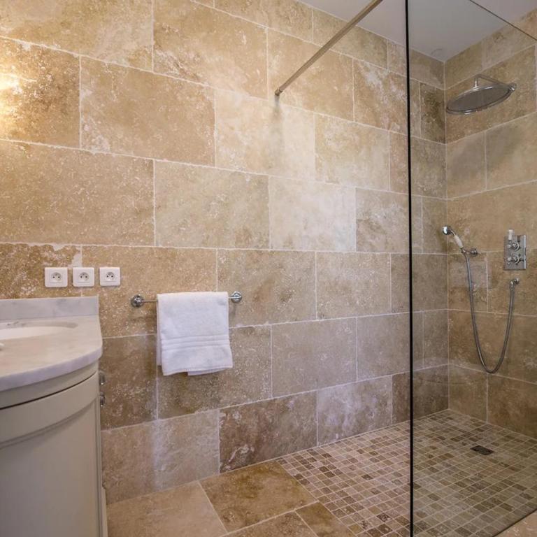 Spacious villa in Tourrettes-sur-Loup with Private Lake access Sleep 16 - Villa - 12