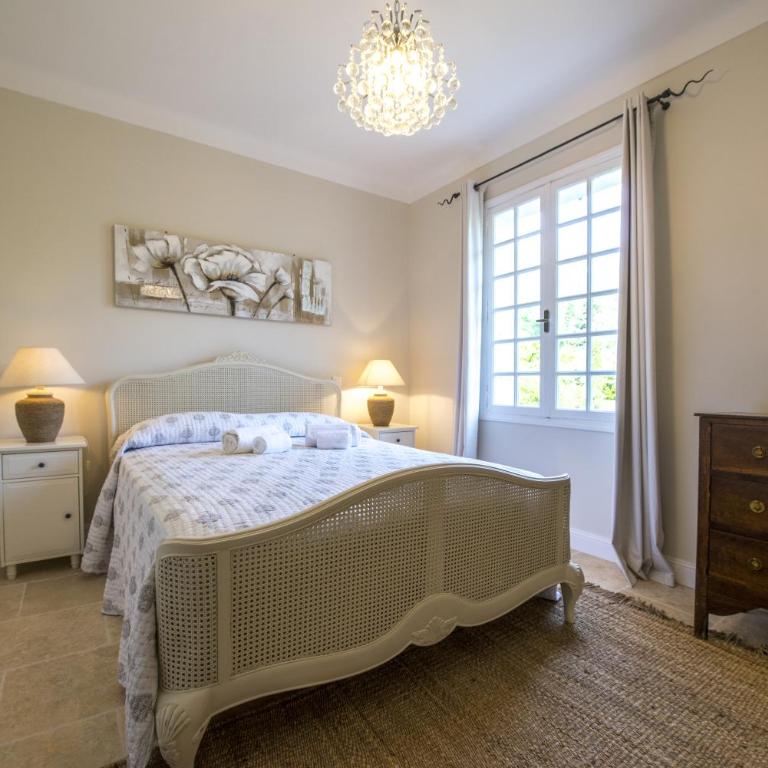 Spacious villa in Tourrettes-sur-Loup with Private Lake access Sleep 16 - Villa - 24