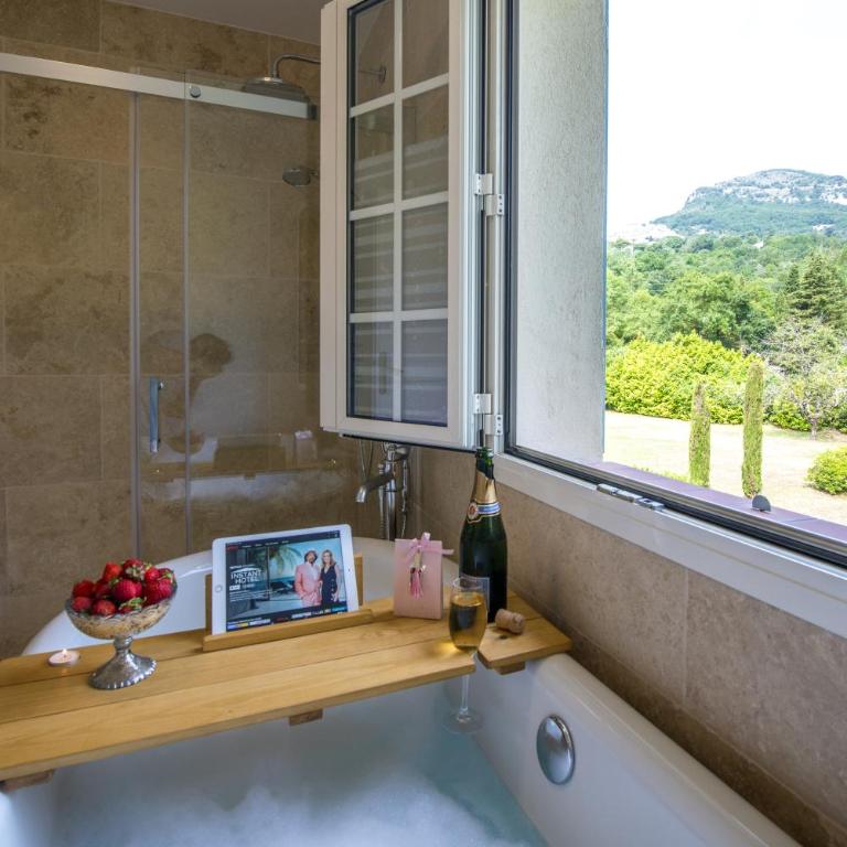 Spacious villa in Tourrettes-sur-Loup with Private Lake access Sleep 16 - Villa - 29