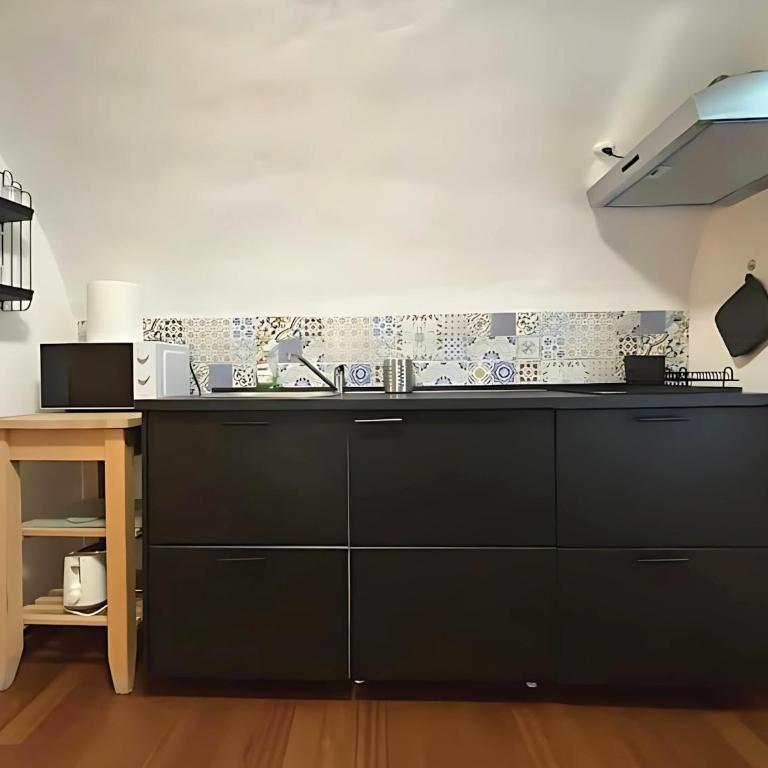 Palazzo Lomellini Historic Retreat by M3trocubo - Elegant Apartment near Aquarium & Via Garibaldi - One-Bedroom Apartment - 10