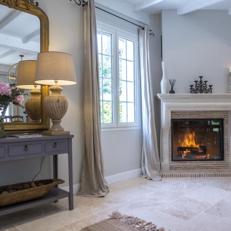 Spacious villa in Tourrettes-sur-Loup with Private Lake access Sleep 16 - Villa - 32