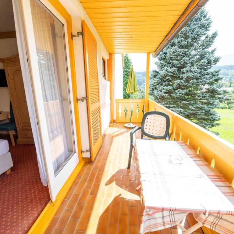 Haus Golker Ferienwohnungen & Frühstückspension - Doppelzimmer mit Balkon - 2