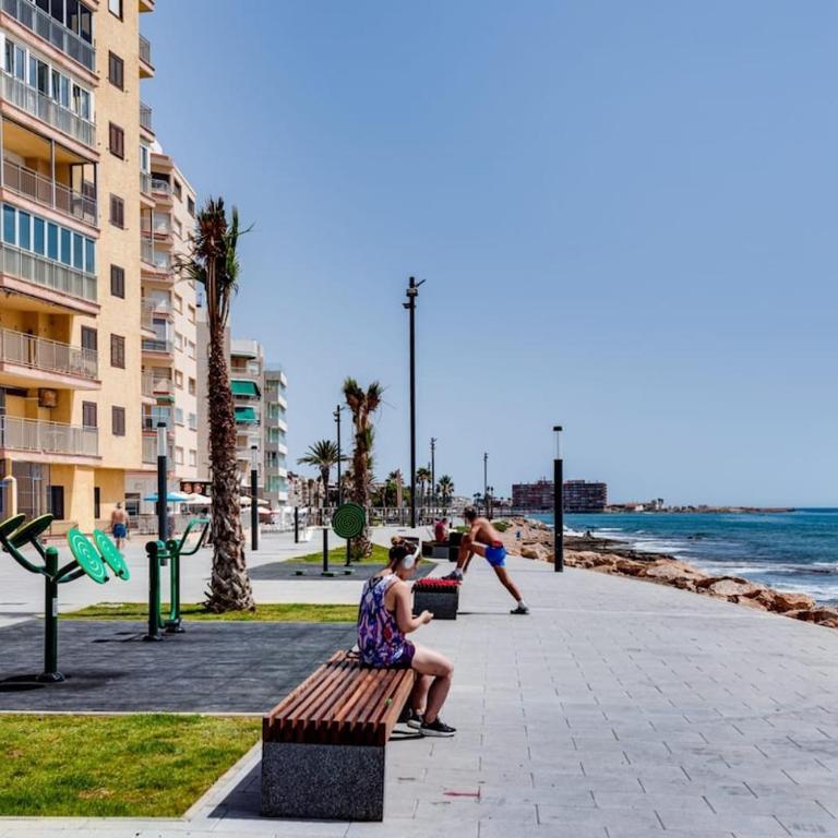 Holiday Penthouse Duplex-Torrevieja, close to the beach - Two-Bedroom Apartment - 28