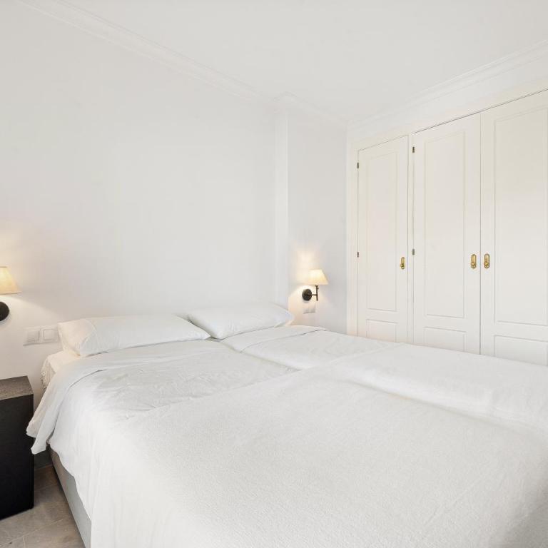 Unmatched Location, Breathtaking Views, Garage - Two-Bedroom Apartment with Terrace and Sea View - 15