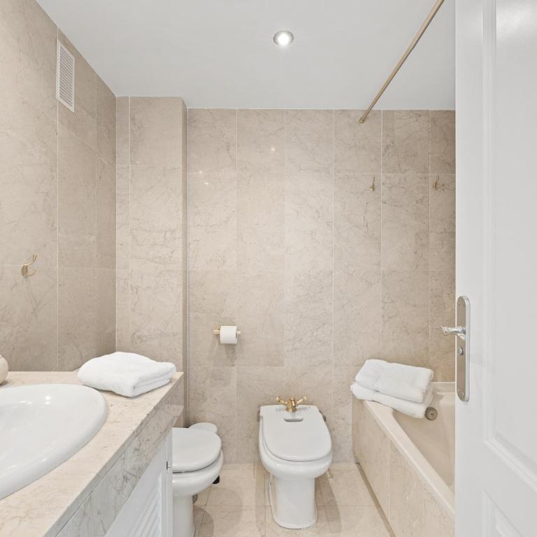 Unmatched Location, Breathtaking Views, Garage - Two-Bedroom Apartment with Terrace and Sea View - 3
