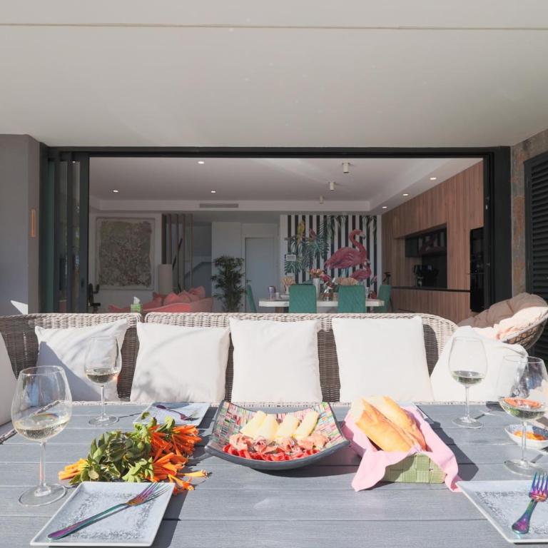 4 Bed Villa - Sleeps 8 - Pool - Garden - Parking - Villa - 15