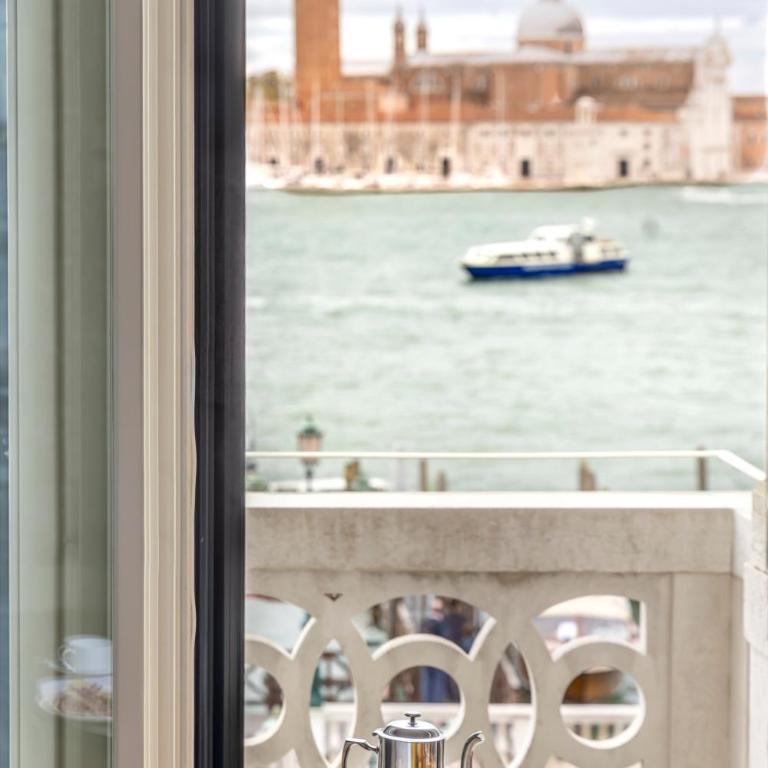 Londra Palace Venezia - Camera Deluxe Matrimoniale/Doppia con Letti Singoli con Vista Laguna e Balcone - 1