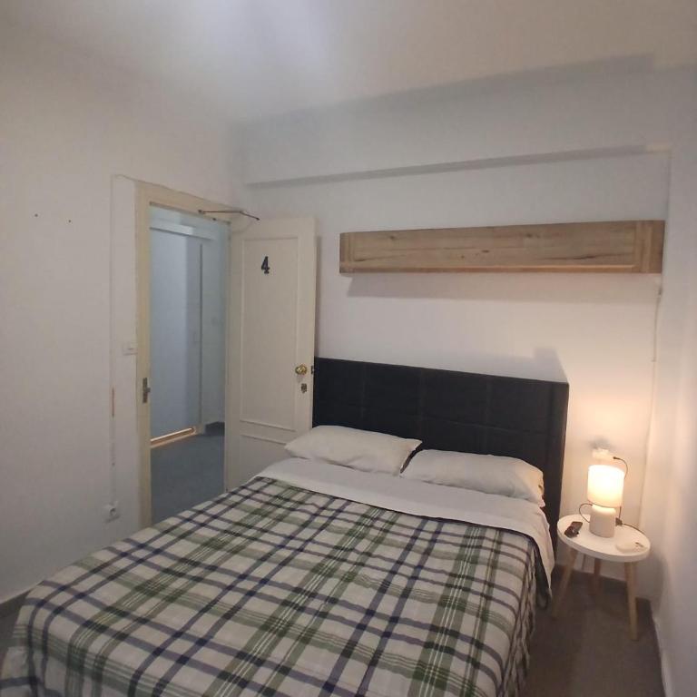Casa Blanca 48 - Double Room with Shared Bathroom - 2