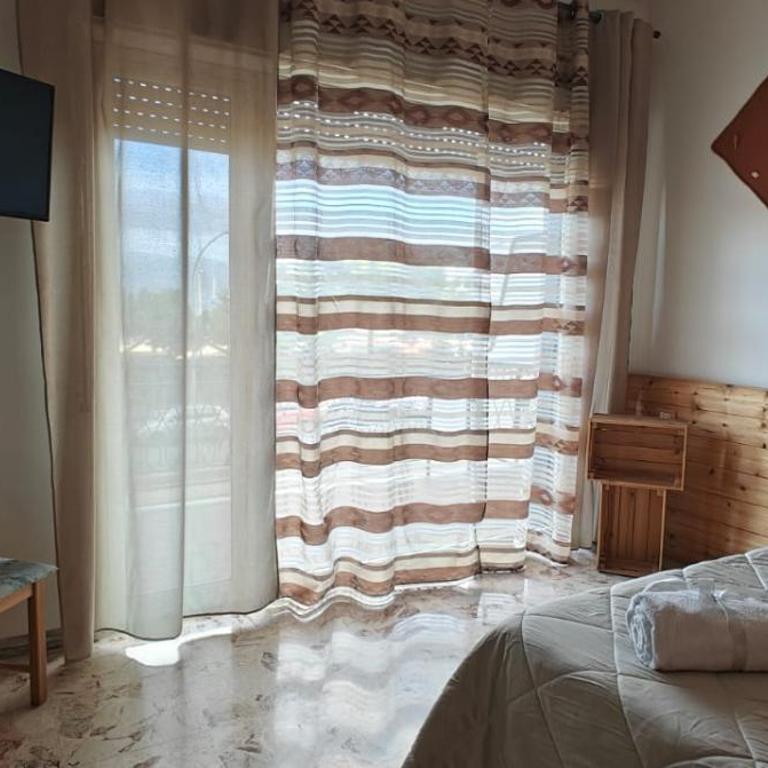Nettuno Rooms - Camera Quadrupla con Vista Mare - 1