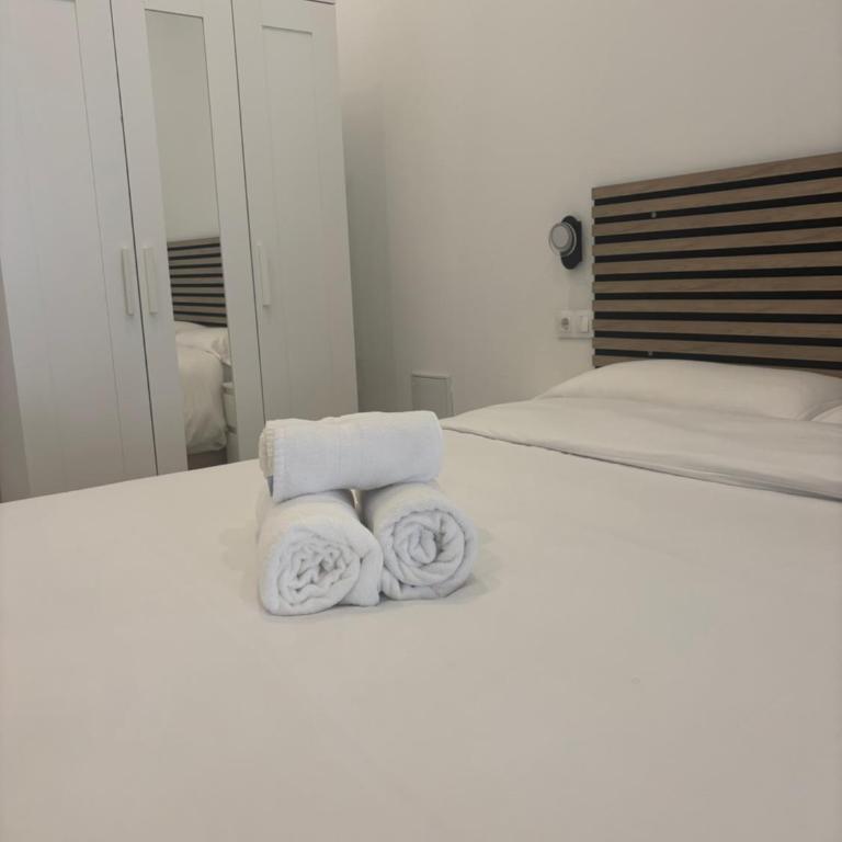 PISO ESTUPENDO a 3 min de la ESTACION DE TREN AVE y BUS - One-Bedroom Apartment - 18