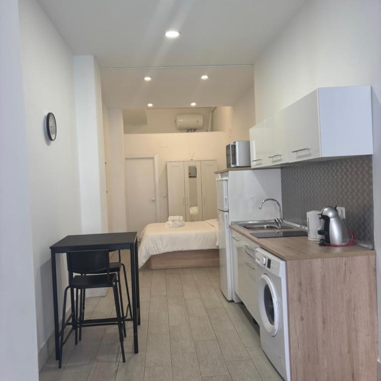 PISO ESTUPENDO a 3 min de la ESTACION DE TREN AVE y BUS - One-Bedroom Apartment - 20