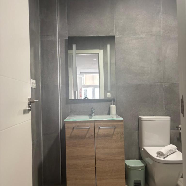 PISO ESTUPENDO a 3 min de la ESTACION DE TREN AVE y BUS - One-Bedroom Apartment - 23