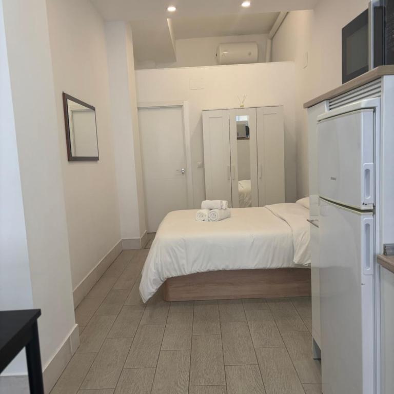 PISO ESTUPENDO a 3 min de la ESTACION DE TREN AVE y BUS - One-Bedroom Apartment - 26