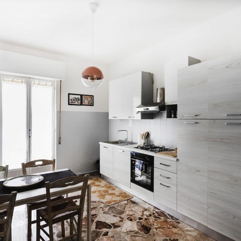 Un APPARTAMENTO AL MARE 2 - Appartamento con 2 Camere da Letto e Balcone - 8