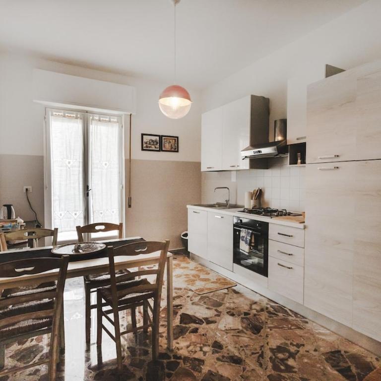 Un APPARTAMENTO AL MARE 2 - Appartamento con 2 Camere da Letto e Balcone - 14