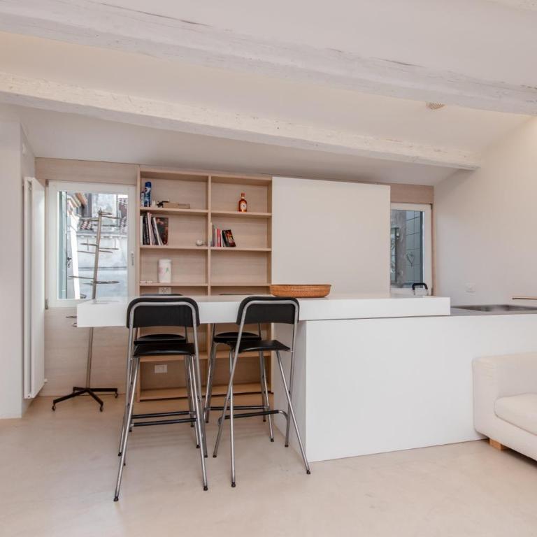 GuestHost - Piazza San Marco Cozy Retreat with Terrace - One-Bedroom Apartment - 1