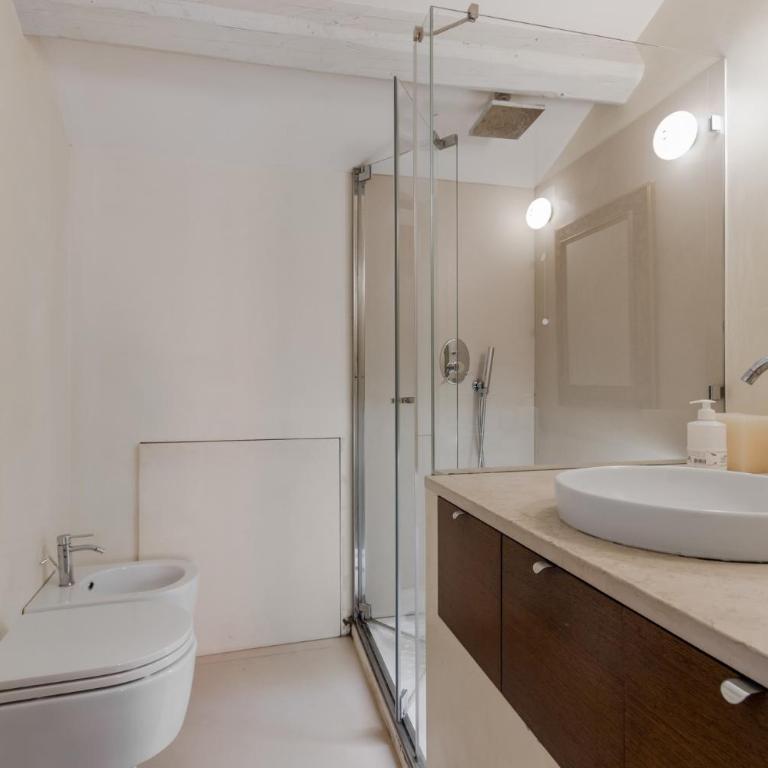 GuestHost - Piazza San Marco Cozy Retreat with Terrace - One-Bedroom Apartment - 11