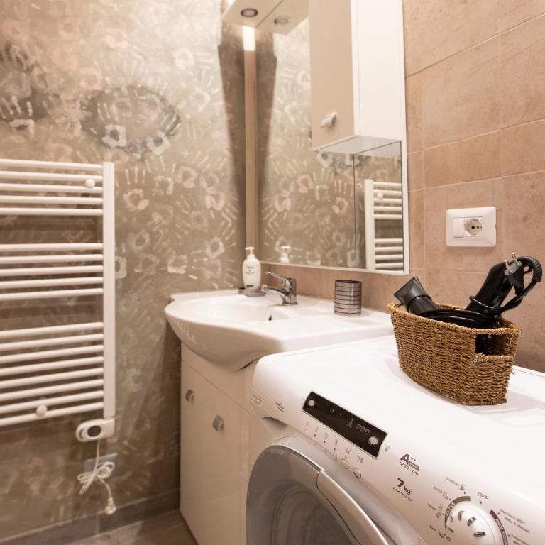 Relax a 4 salti dai navigli - Double Room with Private Bathroom - 8