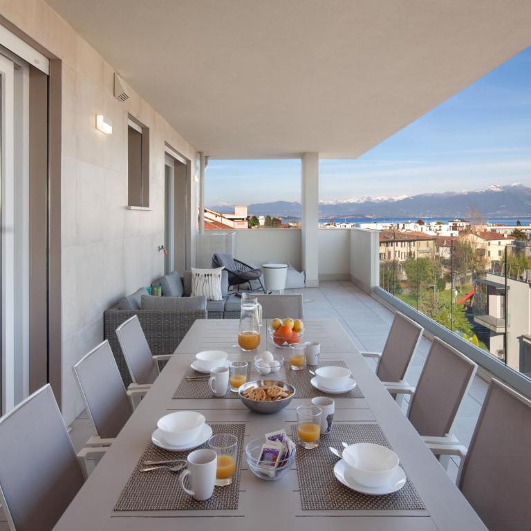 Perla Garda Lake Apartment With Pool - Appartamento con 2 Camere da Letto e Balcone - 1