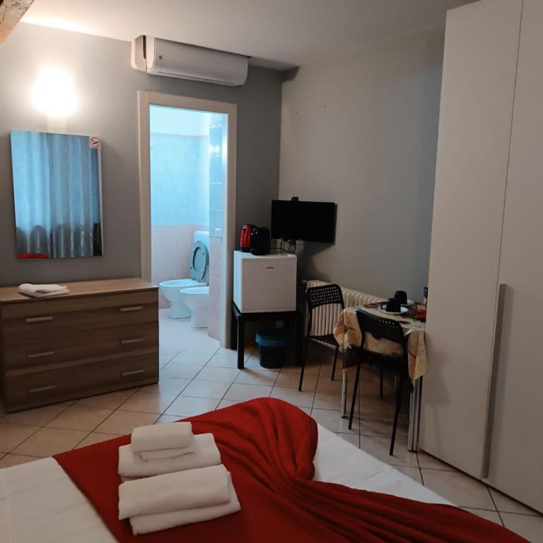 CAMERA EMILIA via emilia ovest 224 - One-Bedroom Apartment - 2