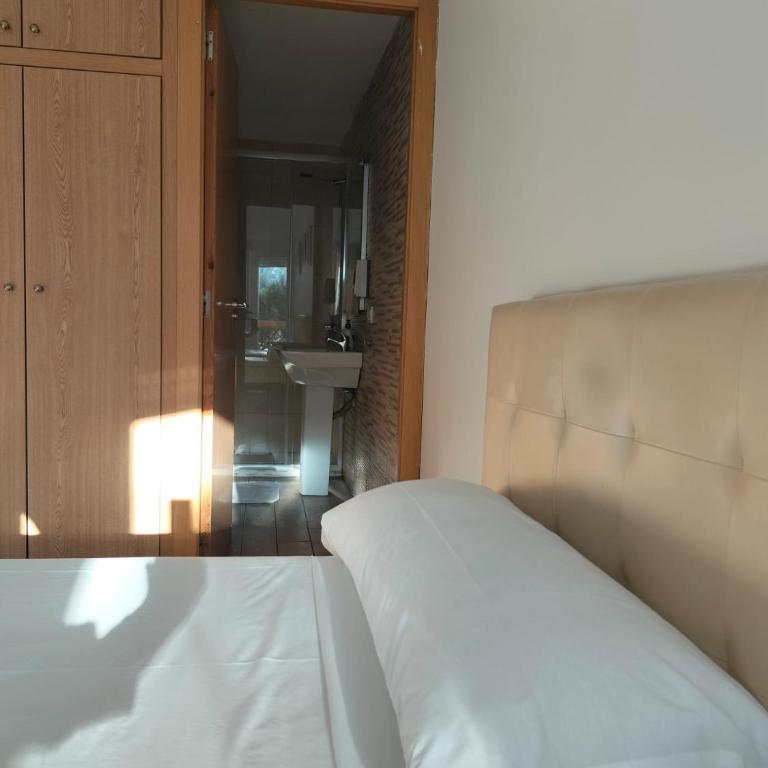 Pensión Portugal - Dreibettzimmer mit eigenem Bad - 2