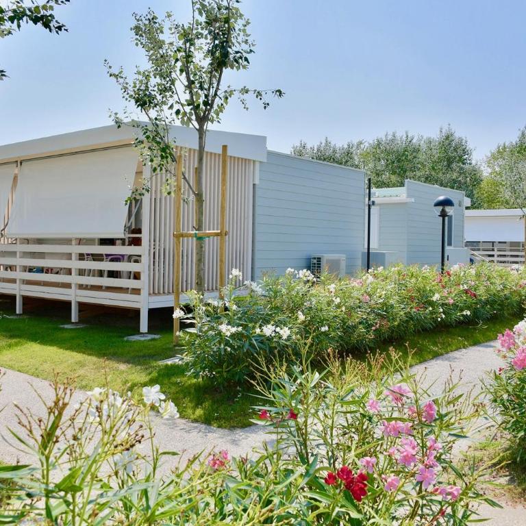 Isamar Holiday Village - Casa Mobile Premium con 3 Camere da Letto - Lato Piscina - 4