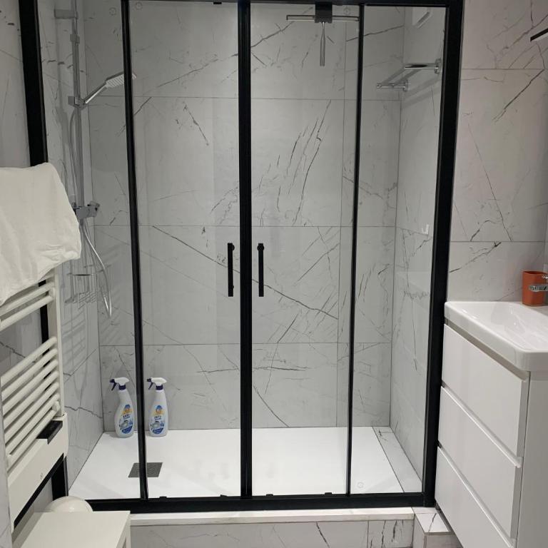 Appartement classé 4 étoiles Le Jardin sur la Mer avec PISCINES - Appartement Ressourçant végétation méditerranéenne, - Appartement 1 Chambre - Vue sur Mer - 14