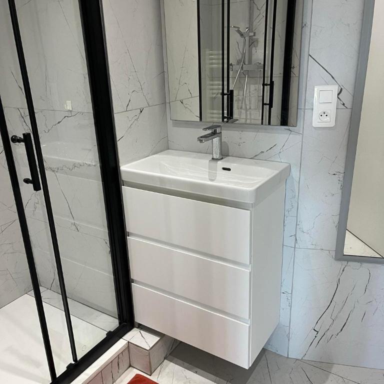 Appartement classé 4 étoiles Le Jardin sur la Mer avec PISCINES - Appartement Ressourçant végétation méditerranéenne, - Appartement 1 Chambre - Vue sur Mer - 15