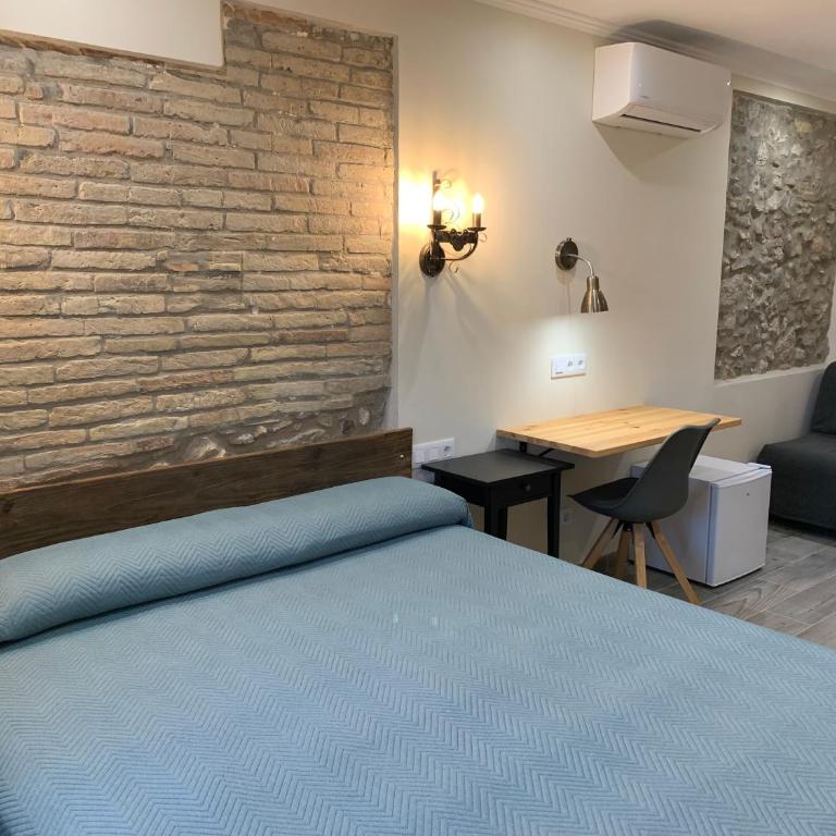 Hostal Milana Girona - Habitación Triple Básica - 6