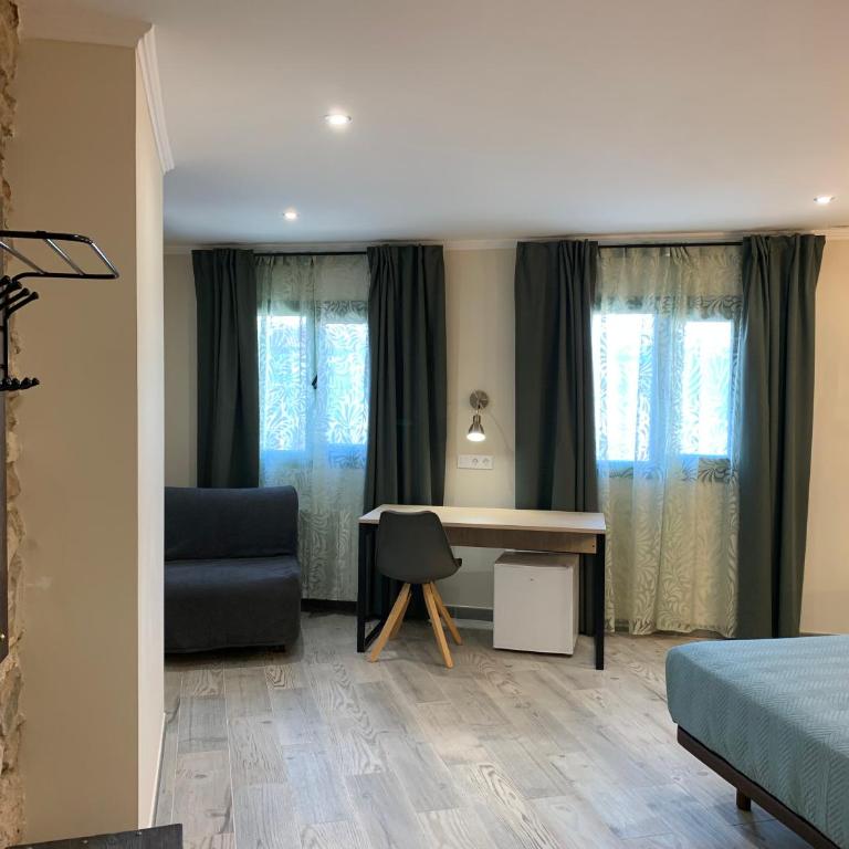 Hostal Milana Girona - Habitación Triple Clásica - 6