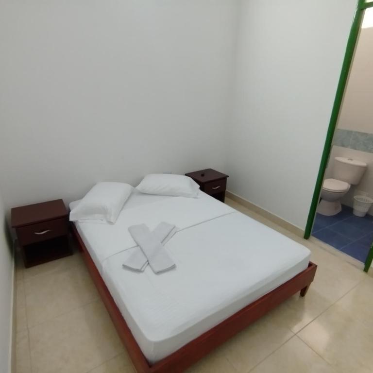 Hotel Camino al Llano - Habitación Doble con baño privado - 16
