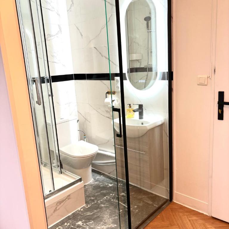 Chambre Lucas Salle de bain Privative - Chambre Double avec Balcon - 12