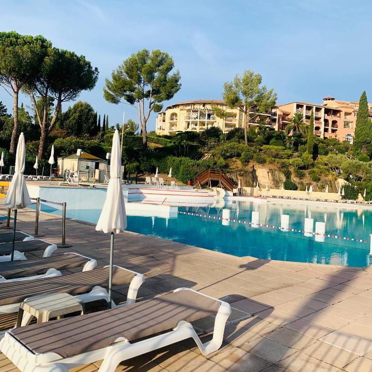 Appartement classé 4 étoiles Le Jardin sur la Mer avec PISCINES - Appartement Ressourçant végétation méditerranéenne, - Appartement 1 Chambre - Vue sur Mer - 33