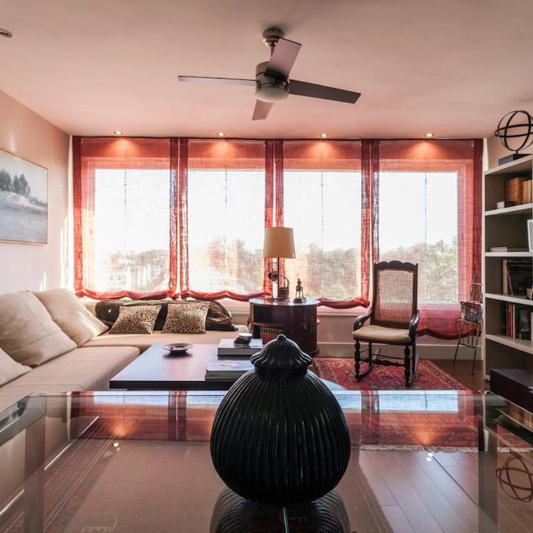 Spacious Apartment with Views of Plaza de España & María Luisa Park - Apartamento de 1 dormitorio - 2
