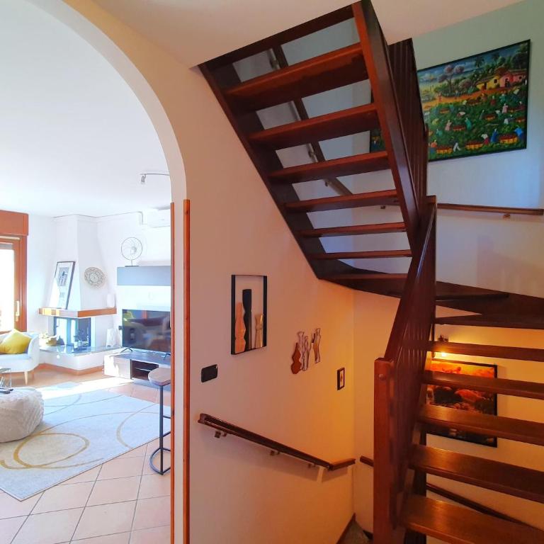 House in Luino with Green Garden and City Views - Casa Vacanze con 2 Camere da Letto - 11