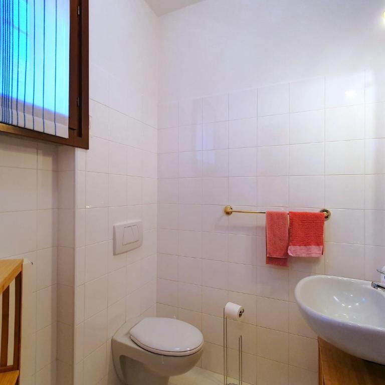 House in Luino with Green Garden and City Views - Casa Vacanze con 2 Camere da Letto - 26