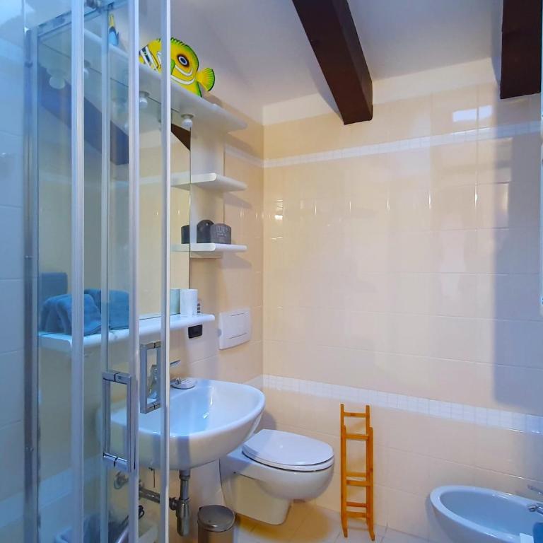 House in Luino with Green Garden and City Views - Casa Vacanze con 2 Camere da Letto - 29