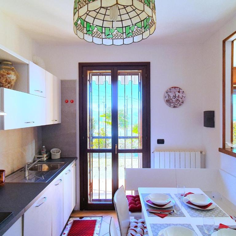 House in Luino with Green Garden and City Views - Casa Vacanze con 2 Camere da Letto - 12