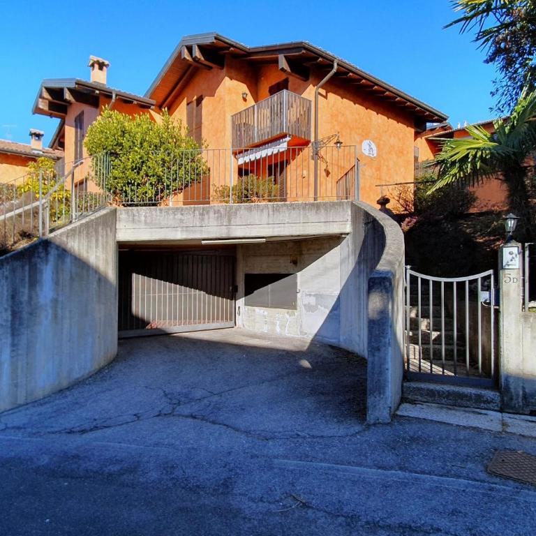 House in Luino with Green Garden and City Views - Casa Vacanze con 2 Camere da Letto - 5
