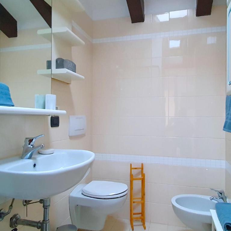 House in Luino with Green Garden and City Views - Casa Vacanze con 2 Camere da Letto - 31