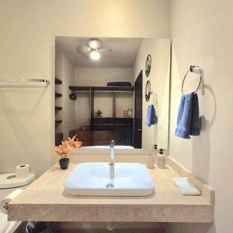 Departamento con piscina, en zona tranquila, a 12 minutos de la playa! - Apartamento de 3 dormitorios - 15