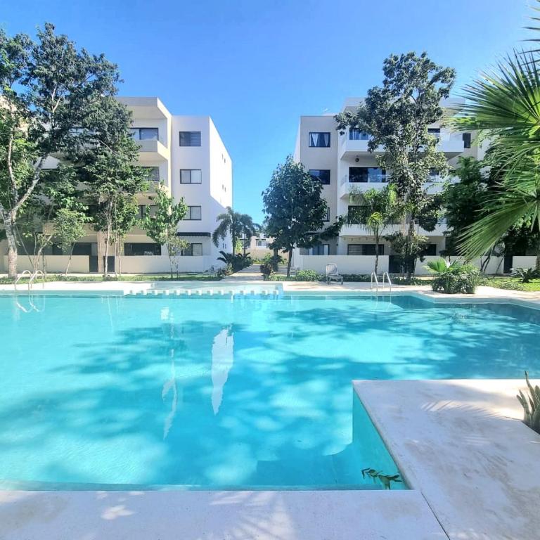 Departamento con piscina, en zona tranquila, a 12 minutos de la playa! - Apartamento de 3 dormitorios - 24