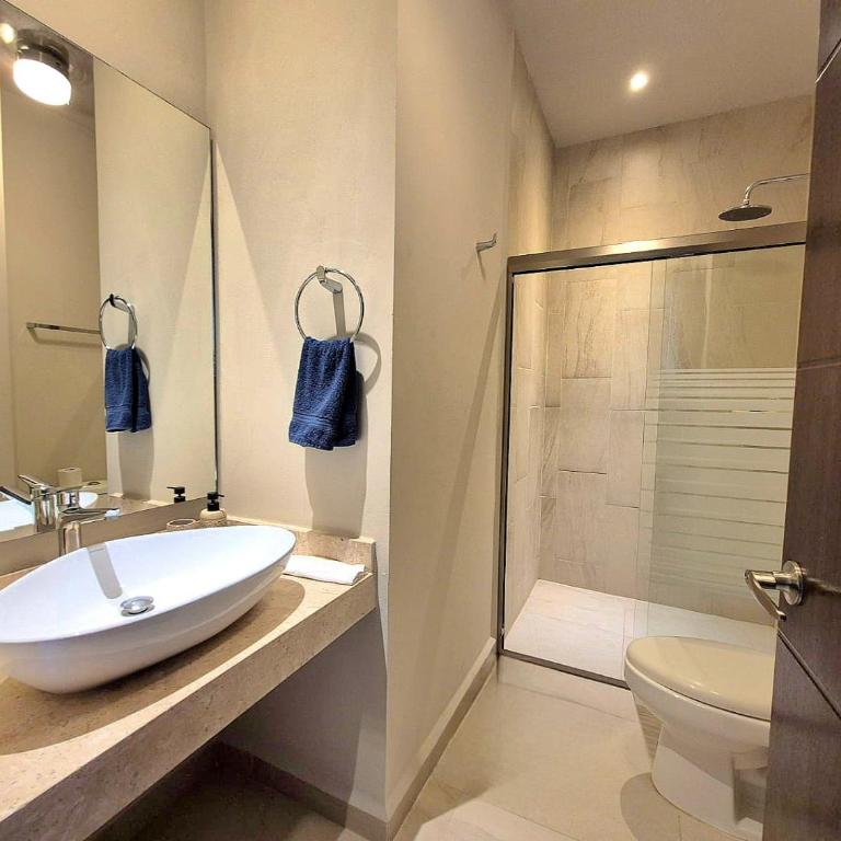 Departamento con piscina, en zona tranquila, a 12 minutos de la playa! - Apartamento de 3 dormitorios - 12