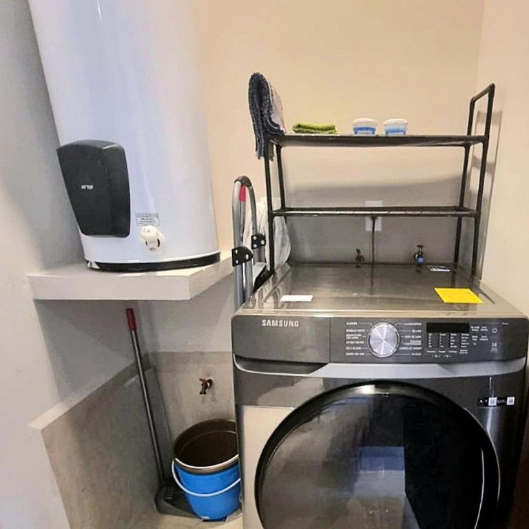 Departamento con piscina, en zona tranquila, a 12 minutos de la playa! - Apartamento de 3 dormitorios - 21