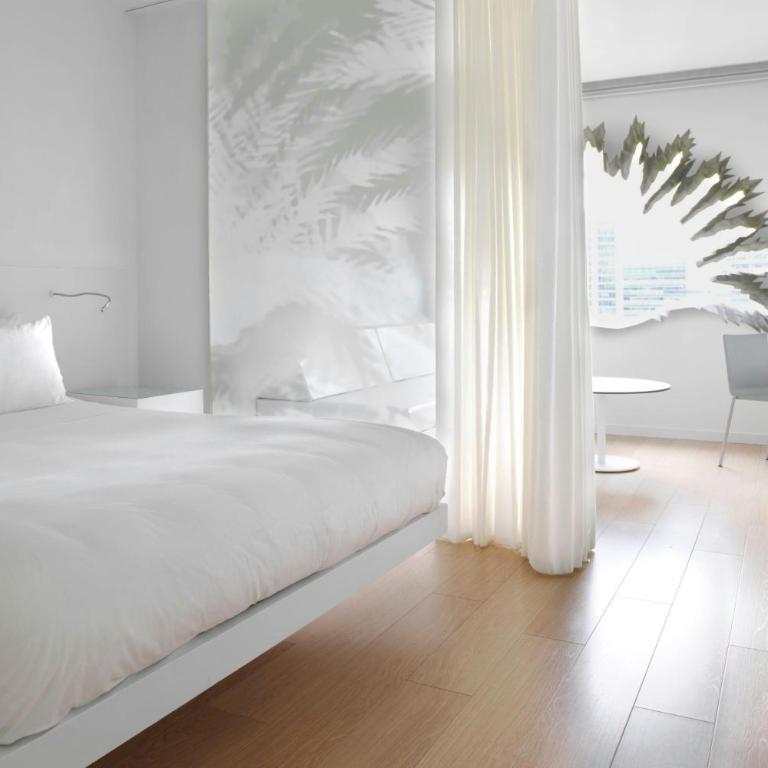 Renaissance Barcelona Fira Hotel - Habitación Prémium con cama extragrande, sofá cama y vistas a la ciudad - 2
