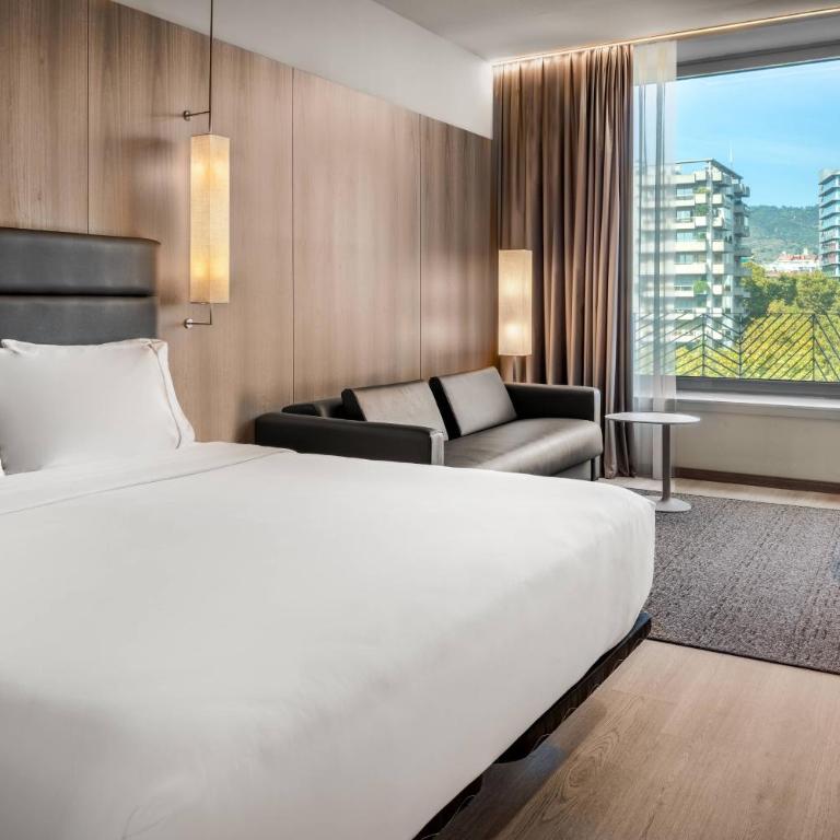 AC Hotel Diagonal L'Illa by Marriott - Standard King Room - 1