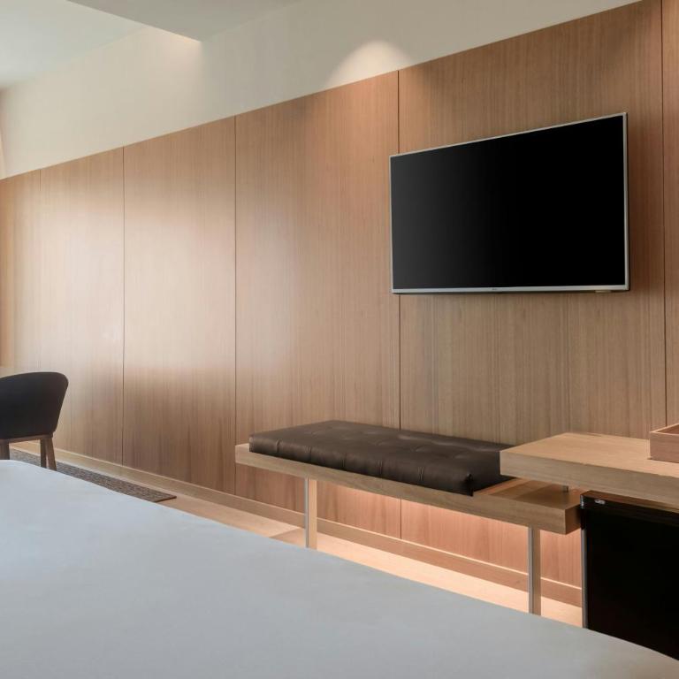 AC Hotel Diagonal L'Illa by Marriott - Superior King Room - 4