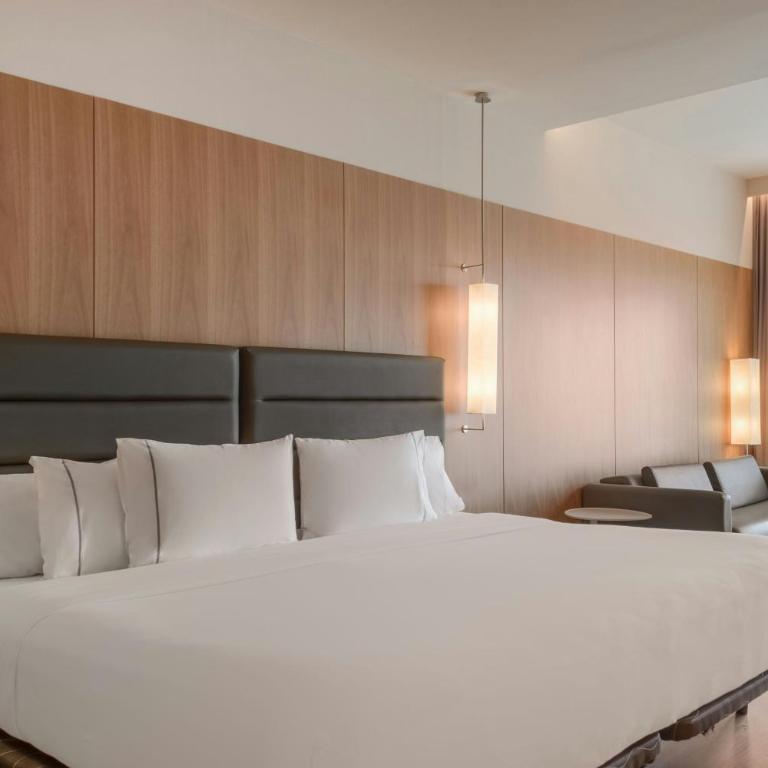 AC Hotel Diagonal L'Illa by Marriott - Superior King Room - 1