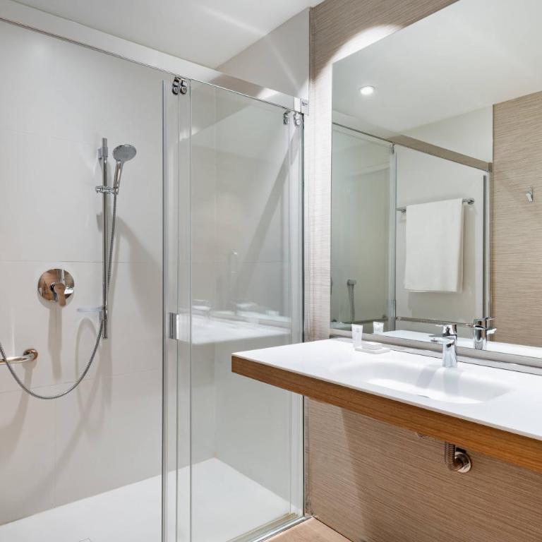 AC Hotel Diagonal L'Illa by Marriott - Standard Accessible Twin, Guest room, 2 Twin/Single Bed(s) - 1